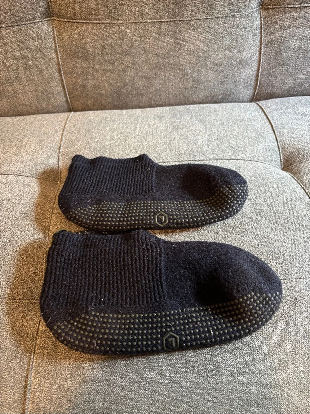 Bombas Men's Gripper Slippers in Navy